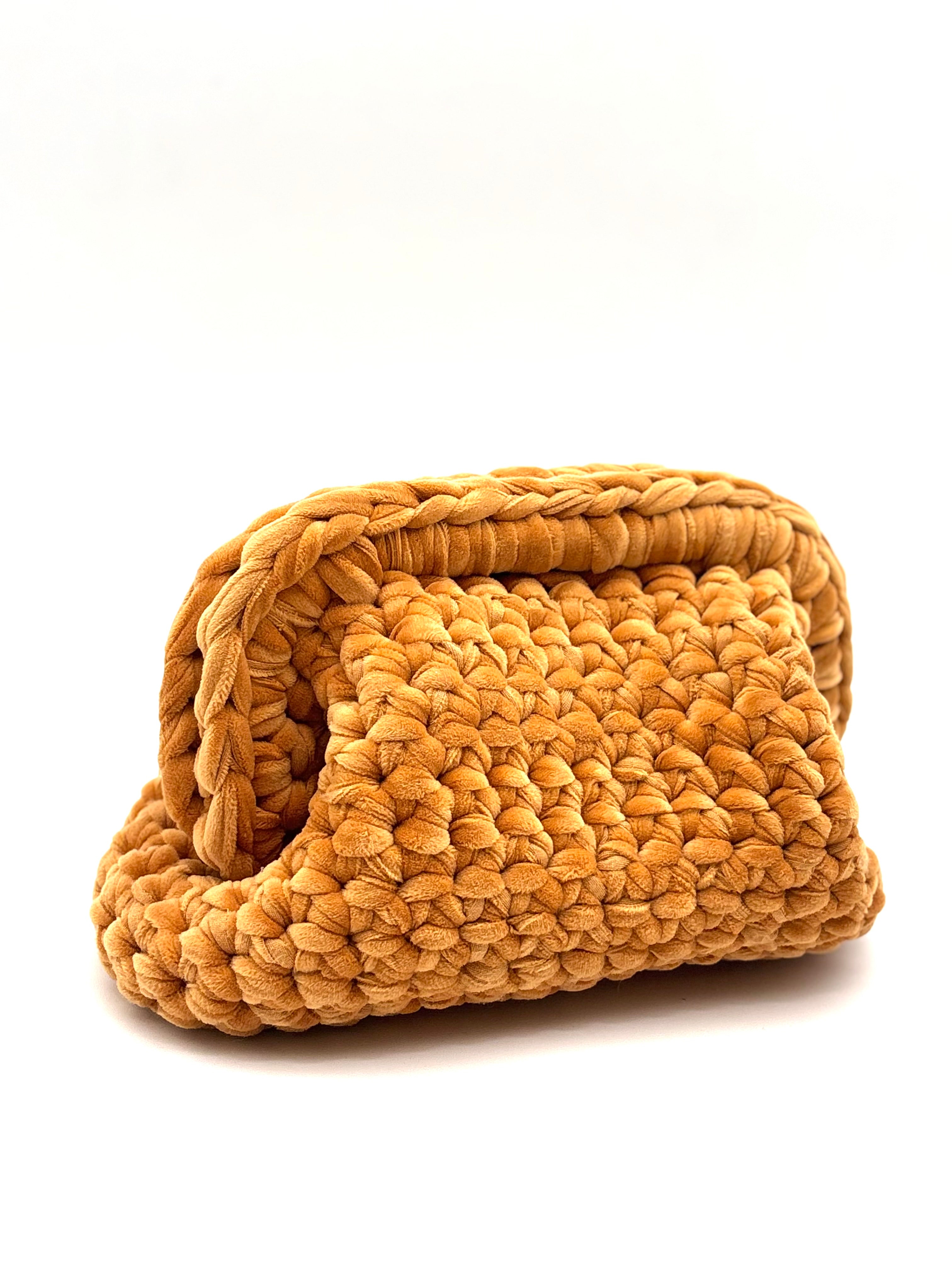 Clutch senape in velluto