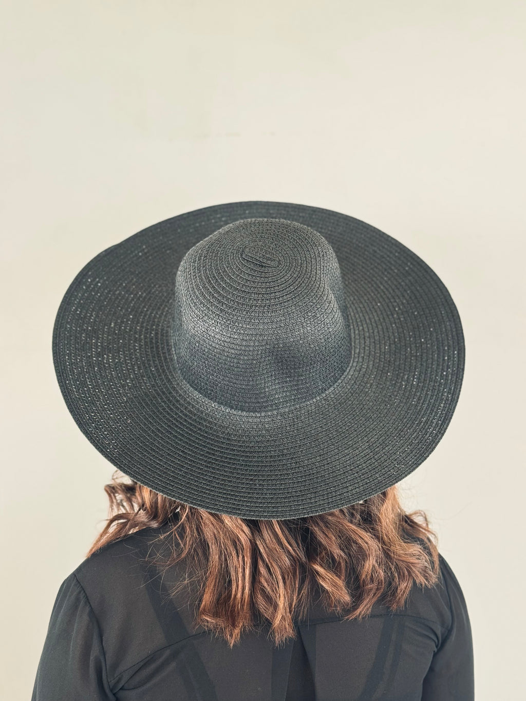 Cappello banda larga tinta unica nero