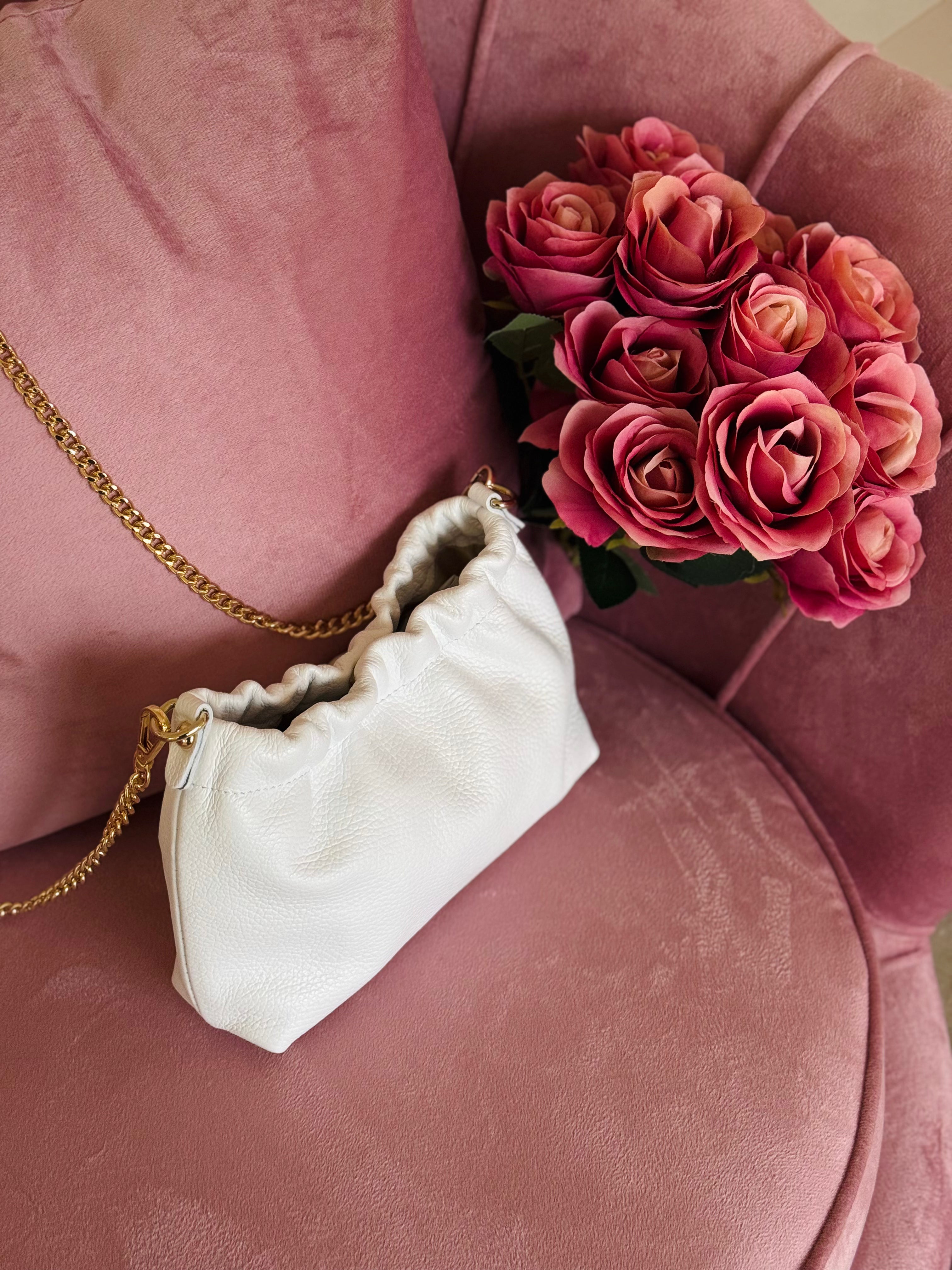 Borsa bianca arricciata in vera pelle con catenella