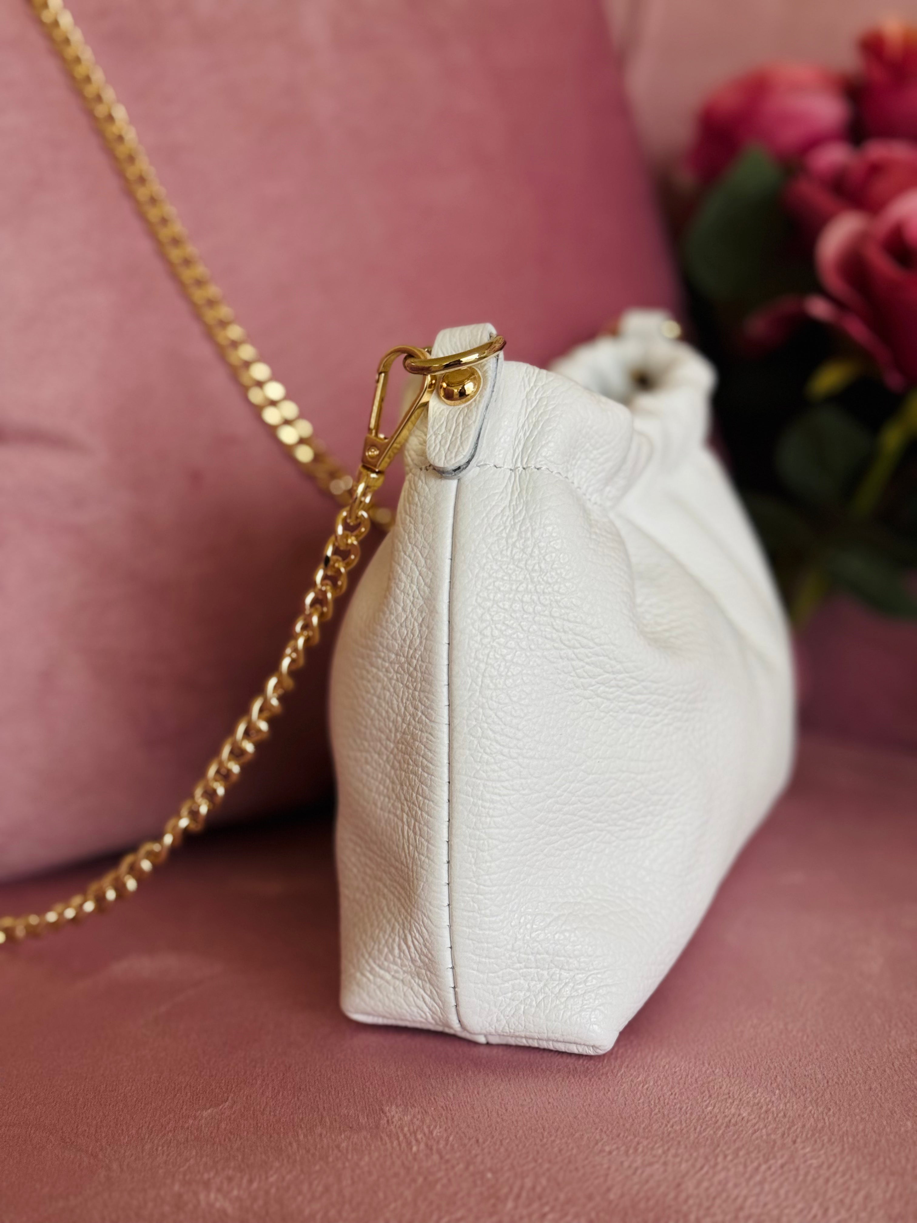 Borsa bianca arricciata in vera pelle con catenella