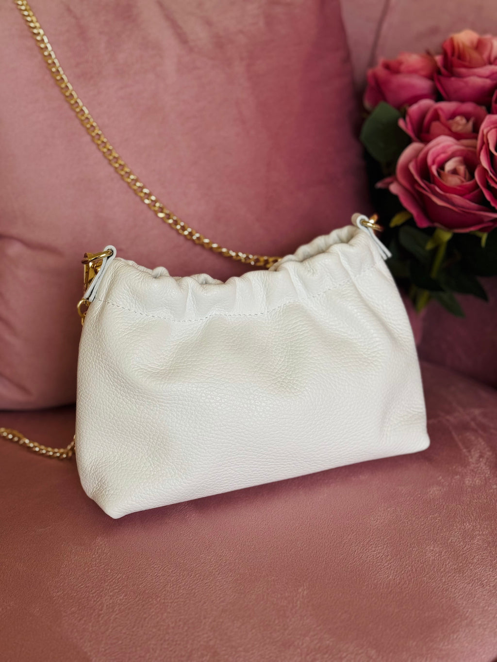 Borsa bianca arricciata in vera pelle con catenella