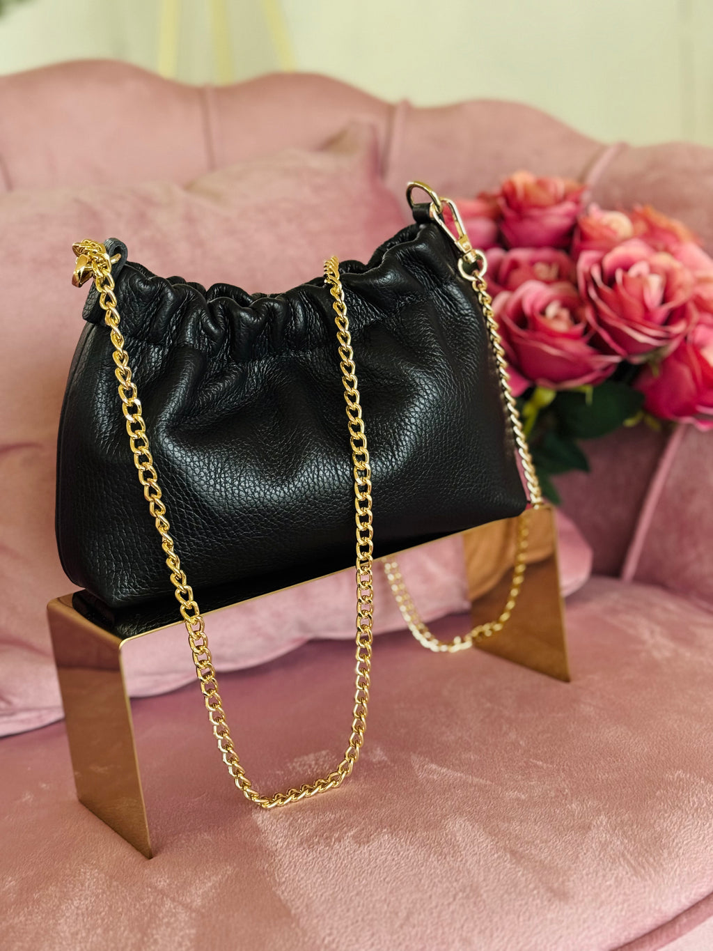 Borsa nera arricciata in vera pelle con catenella