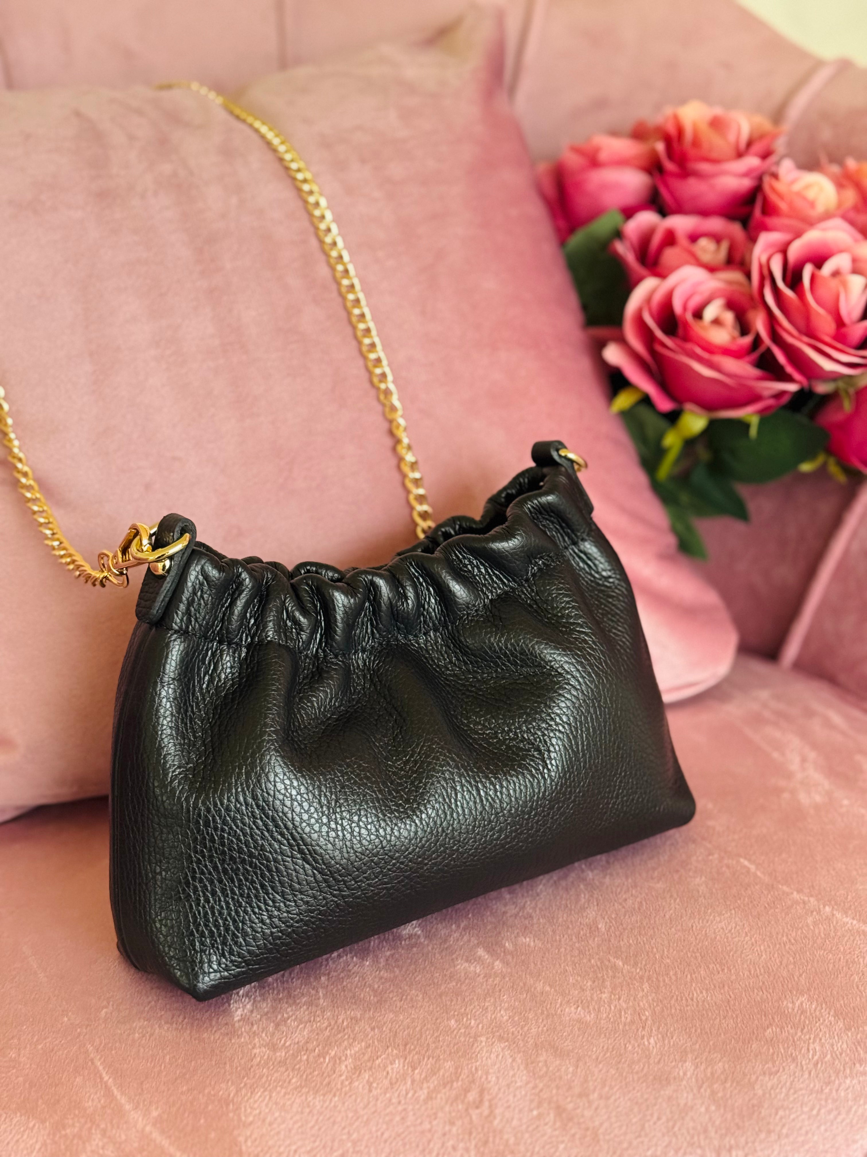 Borsa nera arricciata in vera pelle con catenella